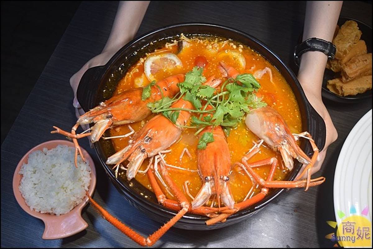 超浮誇!台中老罈酸菜魚必嘗「隱藏版土豪鍋」,加點巨大泰國蝦有滿滿蝦膏 超浮誇!台中老罈酸菜魚必嘗「隱藏版土豪鍋」,加點巨大泰國蝦有滿滿蝦膏