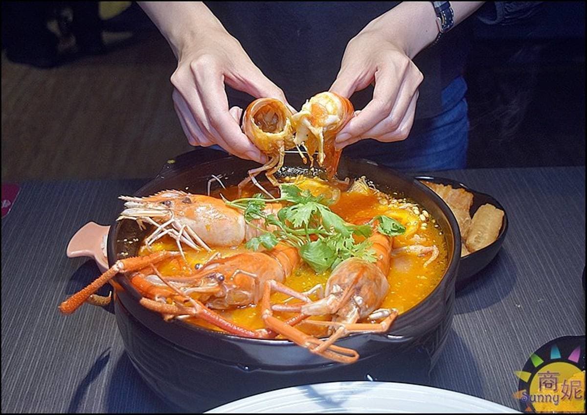 超浮誇!台中老罈酸菜魚必嘗「隱藏版土豪鍋」,加點巨大泰國蝦有滿滿蝦膏 超浮誇!台中老罈酸菜魚必嘗「隱藏版土豪鍋」,加點巨大泰國蝦有滿滿蝦膏