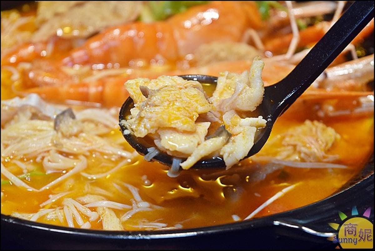 超浮誇!台中老罈酸菜魚必嘗「隱藏版土豪鍋」,加點巨大泰國蝦有滿滿蝦膏 超浮誇!台中老罈酸菜魚必嘗「隱藏版土豪鍋」,加點巨大泰國蝦有滿滿蝦膏
