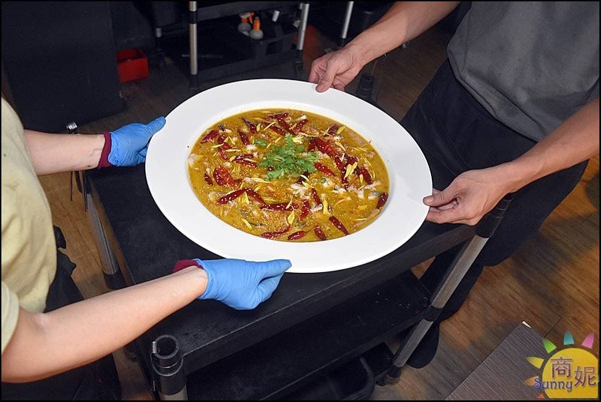 超浮誇!台中老罈酸菜魚必嘗「隱藏版土豪鍋」,加點巨大泰國蝦有滿滿蝦膏 超浮誇!台中老罈酸菜魚必嘗「隱藏版土豪鍋」,加點巨大泰國蝦有滿滿蝦膏