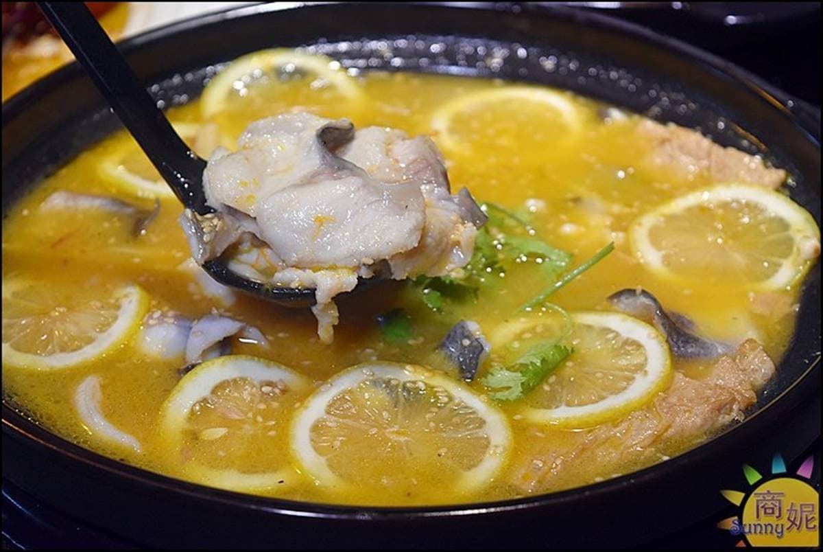 超浮誇!台中老罈酸菜魚必嘗「隱藏版土豪鍋」,加點巨大泰國蝦有滿滿蝦膏 超浮誇!台中老罈酸菜魚必嘗「隱藏版土豪鍋」,加點巨大泰國蝦有滿滿蝦膏
