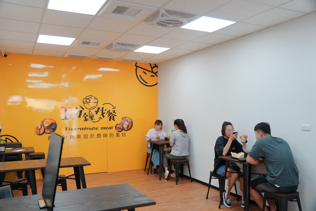 打卡送熱狗!高雄超有哏「肉燥飯糰」塞滿芋泥餡,隱藏版臘腸口味想吃靠運氣 打卡送熱狗!高雄超有哏「肉燥飯糰」塞滿芋泥餡,隱藏版臘腸口味想吃靠運氣