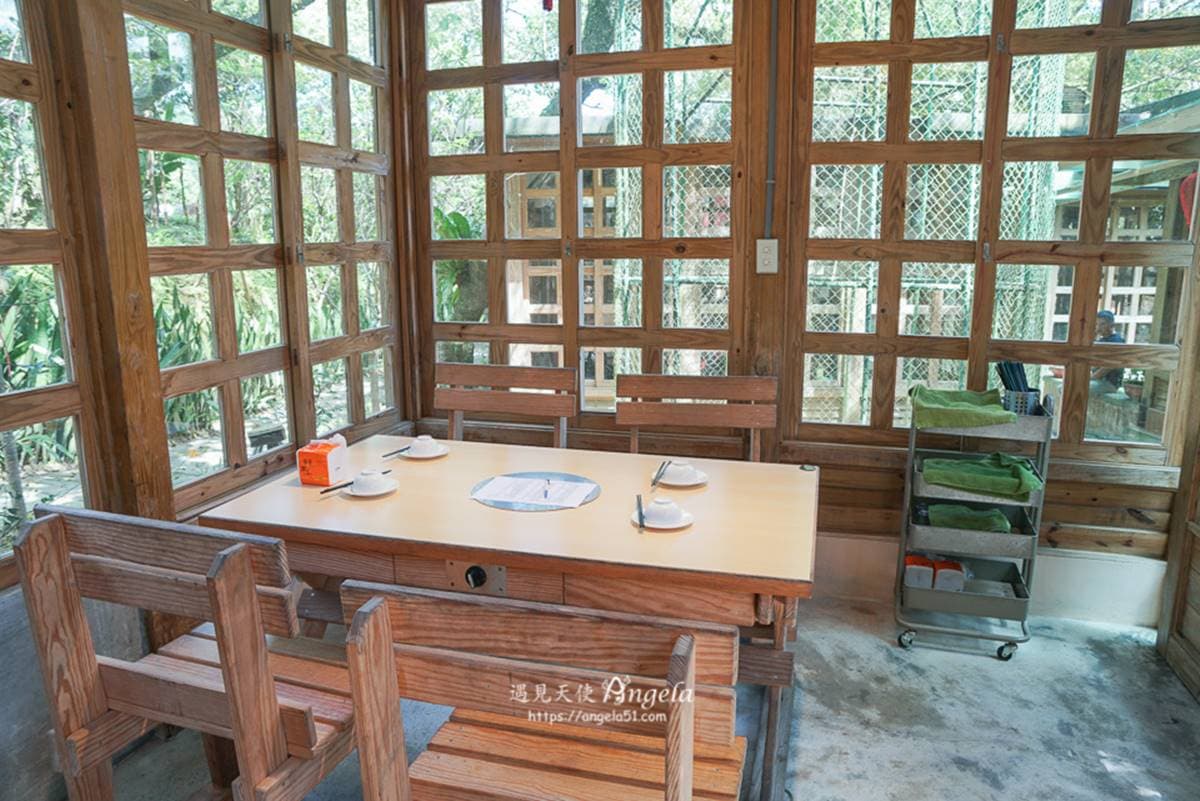 美拍紫藤花迴廊!新北「庭園餐廳」全區小木屋包廂,獨門窯烤雞想吃先預訂 美拍紫藤花迴廊!新北「庭園餐廳」全區小木屋包廂,獨門窯烤雞想吃先預訂