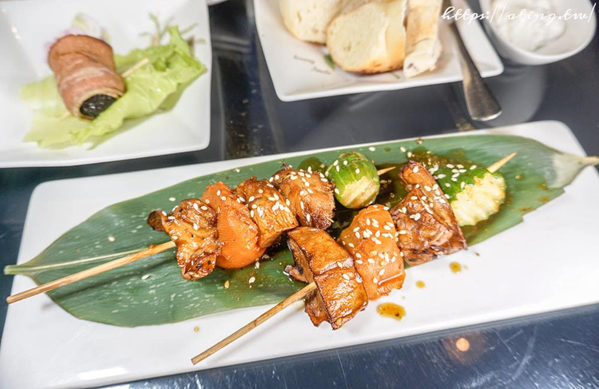 美拍日治洋樓!台南「蔬食餐廳」主打異國創意料理,嘗鮮必試「土托餘鹹粥」 美拍日治洋樓!台南「蔬食餐廳」主打異國創意料理,嘗鮮必試「土托餘鹹粥」