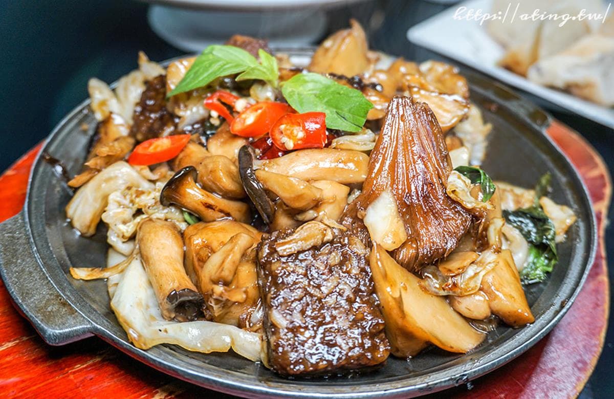 美拍日治洋樓!台南「蔬食餐廳」主打異國創意料理,嘗鮮必試「土托餘鹹粥」 美拍日治洋樓!台南「蔬食餐廳」主打異國創意料理,嘗鮮必試「土托餘鹹粥」