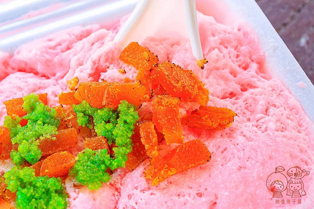勇者快嘗鮮!彰化超狂雪花冰鋪滿15顆「鮮蚵」,草莓口味配烏魚子意外好搭 勇者快嘗鮮!彰化超狂雪花冰鋪滿15顆「鮮蚵」,草莓口味配烏魚子意外好搭