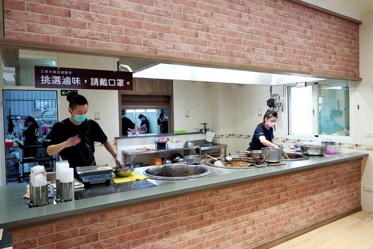 飄香30年!宜蘭「人氣小吃」必點滿滿膠原蛋白滷豬腳,肥瘦適中滷肉飯超唰嘴 飄香30年!宜蘭「人氣小吃」必點滿滿膠原蛋白滷豬腳,肥瘦適中滷肉飯超唰嘴