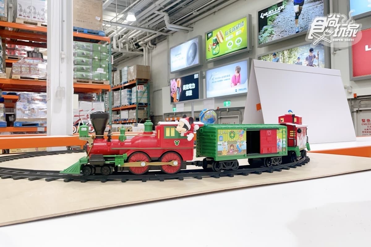 好市多4款耶誕裝飾必收!「史努比紅色小屋、米奇軌道列車」雪景+耶誕帽超Q 好市多4款耶誕裝飾必收!「史努比紅色小屋、米奇軌道列車」雪景+耶誕帽超Q
