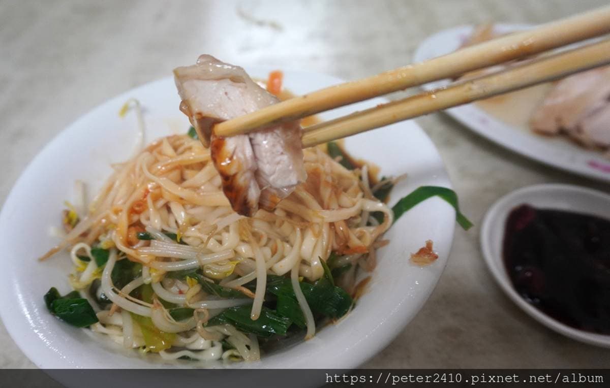 在地人私藏60年!基隆「巷弄麵店」必吃甜辣醬陽春麵,餛飩湯皮薄肉鮮超甘甜 在地人私藏60年!基隆「巷弄麵店」必吃甜辣醬陽春麵,餛飩湯皮薄肉鮮超甘甜