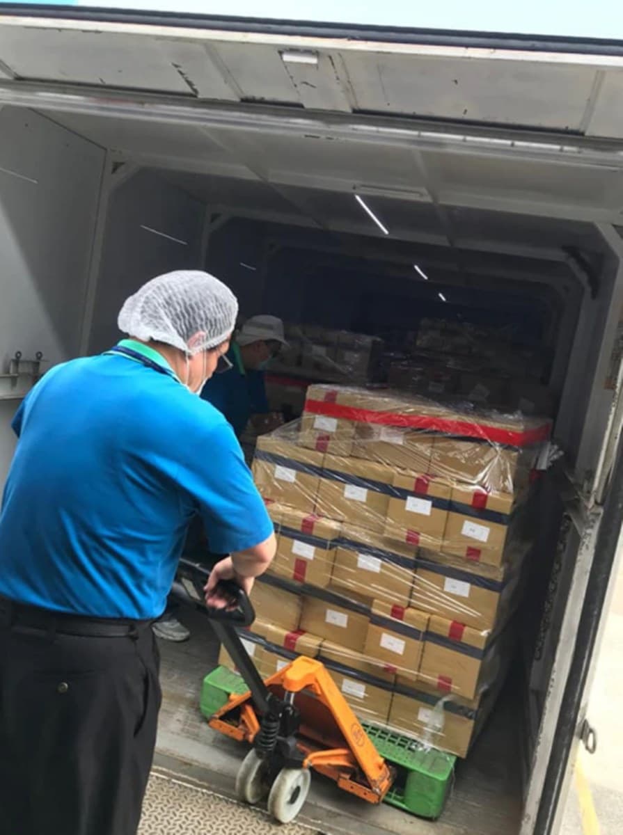 五倍券今日開跑!超商店員嘆數錢數到手軟,網友分享:「一早載到14億」 五倍券今日開跑!超商店員嘆數錢數到手軟,網友分享:「一早載到14億」