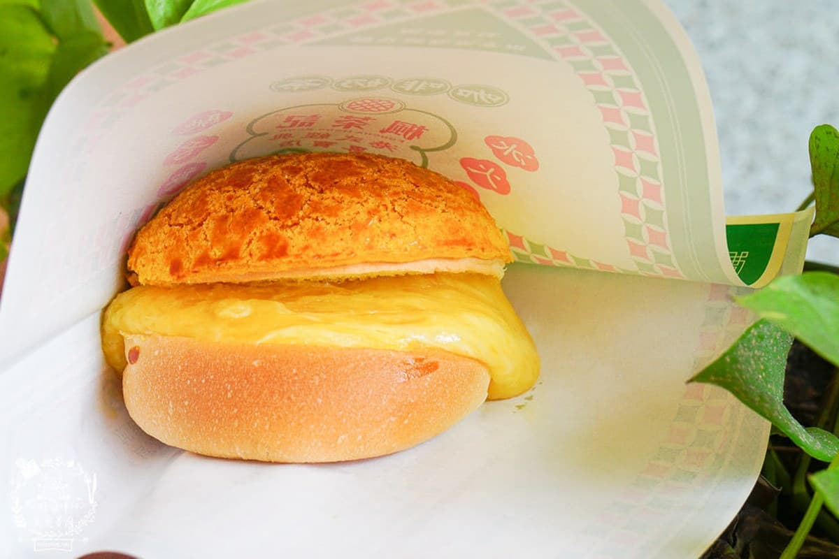 牽絲太銷魂!高雄港點「冰火波蘿包」夾入3種濃起司,鹹口味必嗑厚實豬排蛋 牽絲太銷魂!高雄港點「冰火波蘿包」夾入3種濃起司,鹹口味必嗑厚實豬排蛋