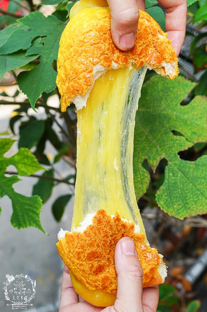 牽絲太銷魂!高雄港點「冰火波蘿包」夾入3種濃起司,鹹口味必嗑厚實豬排蛋 牽絲太銷魂!高雄港點「冰火波蘿包」夾入3種濃起司,鹹口味必嗑厚實豬排蛋