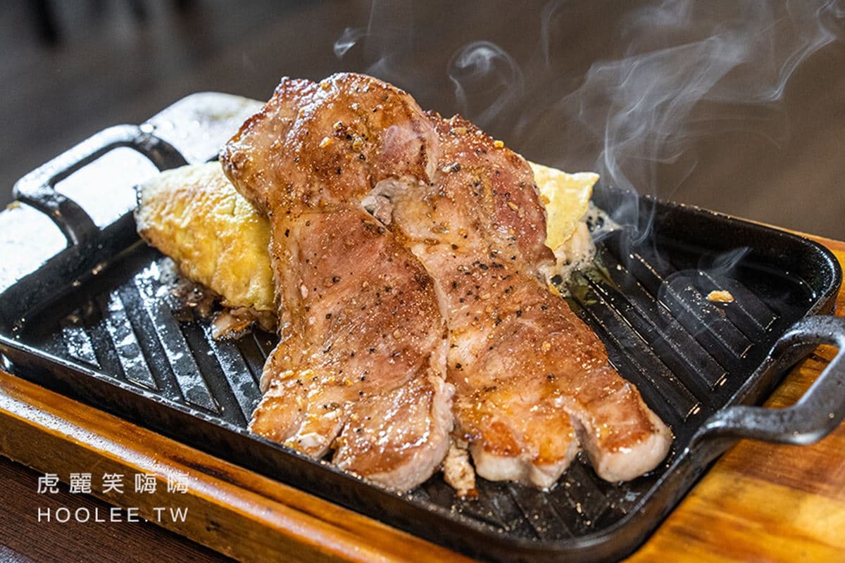 肉控會愛!高雄平價西餐「巨無霸牛排」厚實又嫩口,海陸雙拼石鍋飯超唰嘴 肉控會愛!高雄平價西餐「巨無霸牛排」厚實又嫩口,海陸雙拼石鍋飯超唰嘴