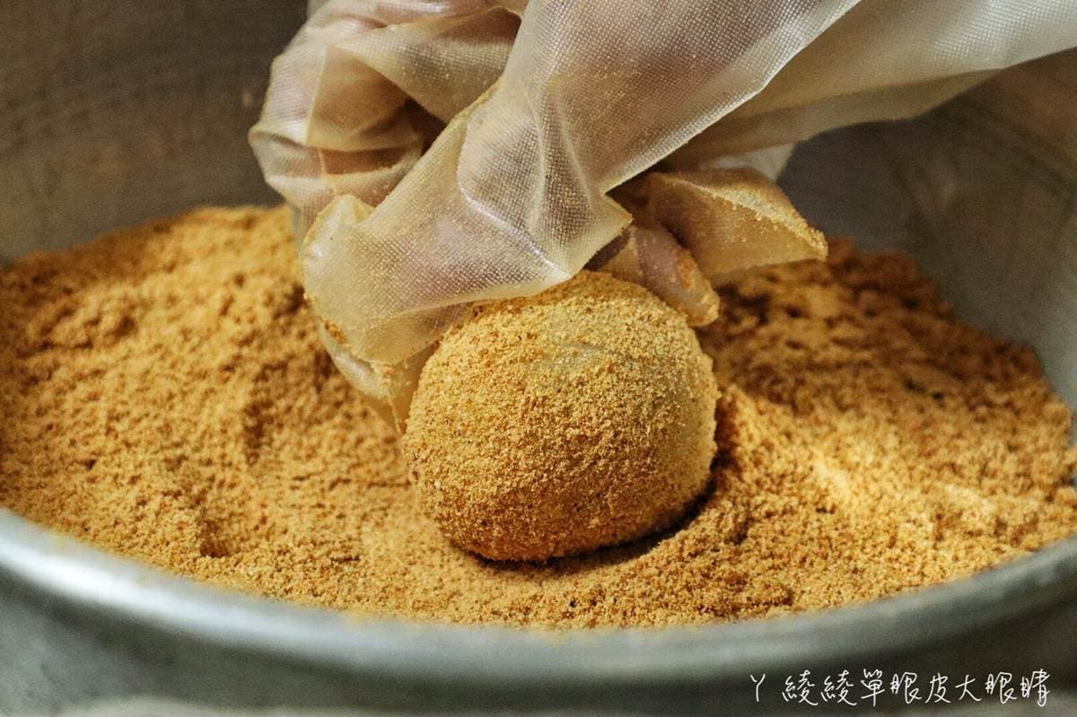 咀嚼控會愛!苗栗客家甜品「巨大麻糬」只要15元,滿料燒冷冰錯過等明年 咀嚼控會愛!苗栗客家甜品「巨大麻糬」只要15元,滿料燒冷冰錯過等明年