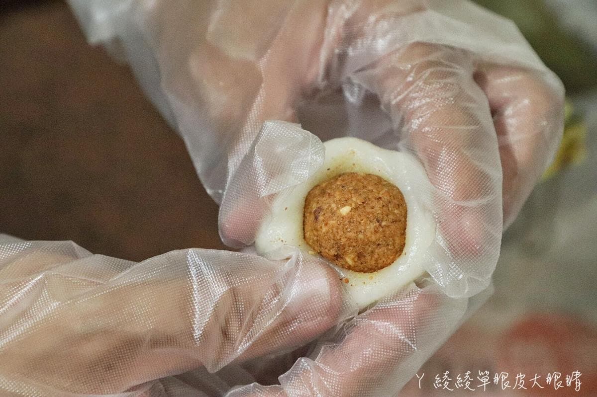咀嚼控會愛!苗栗客家甜品「巨大麻糬」只要15元,滿料燒冷冰錯過等明年 咀嚼控會愛!苗栗客家甜品「巨大麻糬」只要15元,滿料燒冷冰錯過等明年