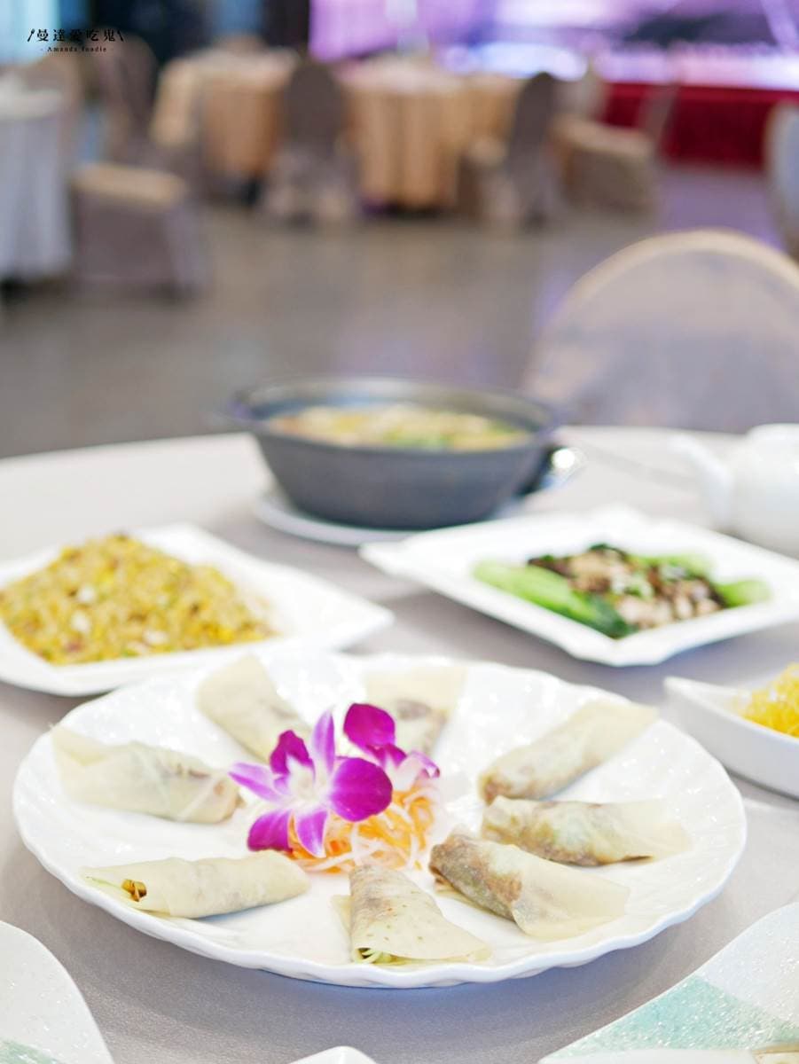 【新開店】美到翻!台南「純白港式餐廳」打卡落地大窗景,先嘗軟嫩橙汁排骨 【新開店】美到翻!台南「純白港式餐廳」打卡落地大窗景,先嘗軟嫩橙汁排骨