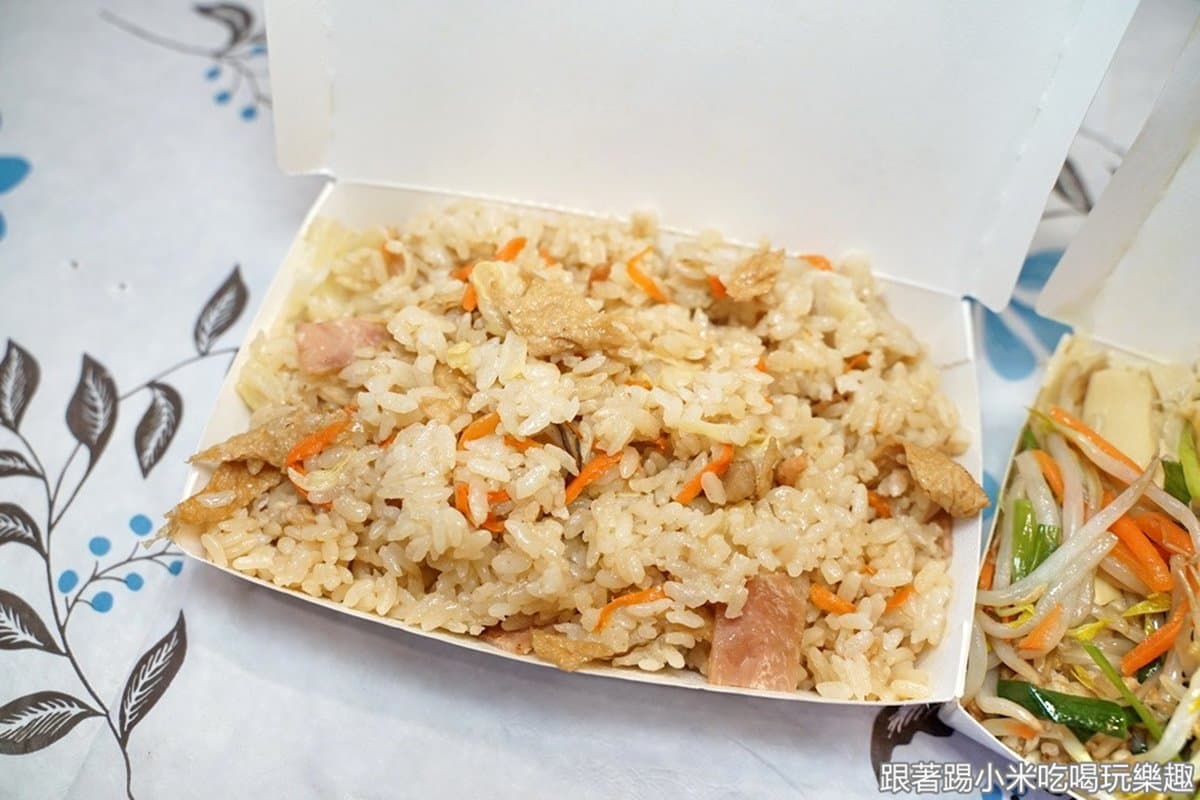 小資族快收!新竹發財車早餐通通銅板價,「高麗菜飯」滿滿一盒只要40元 小資族快收!新竹發財車早餐通通銅板價,「高麗菜飯」滿滿一盒只要40元