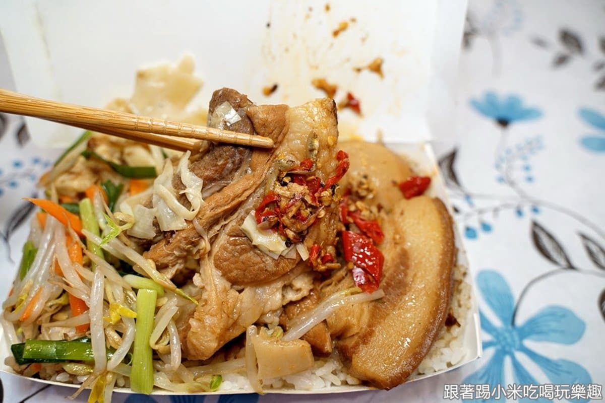 小資族快收!新竹發財車早餐通通銅板價,「高麗菜飯」滿滿一盒只要40元 小資族快收!新竹發財車早餐通通銅板價,「高麗菜飯」滿滿一盒只要40元