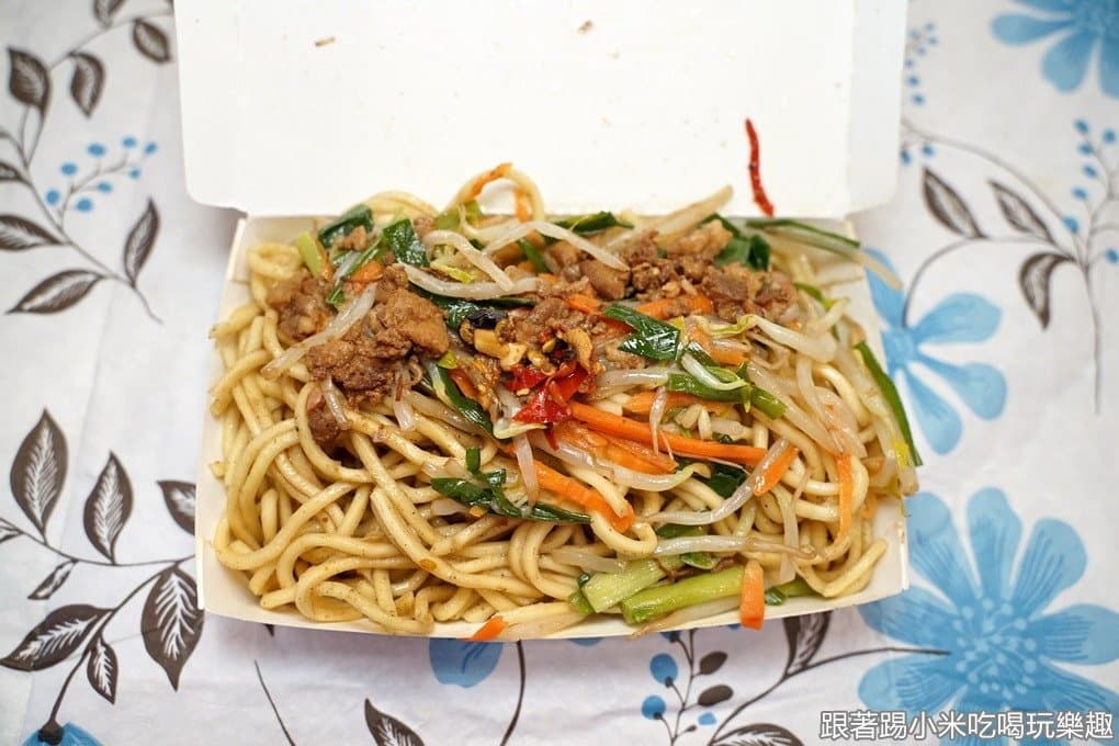 小資族快收!新竹發財車早餐通通銅板價,「高麗菜飯」滿滿一盒只要40元 小資族快收!新竹發財車早餐通通銅板價,「高麗菜飯」滿滿一盒只要40元