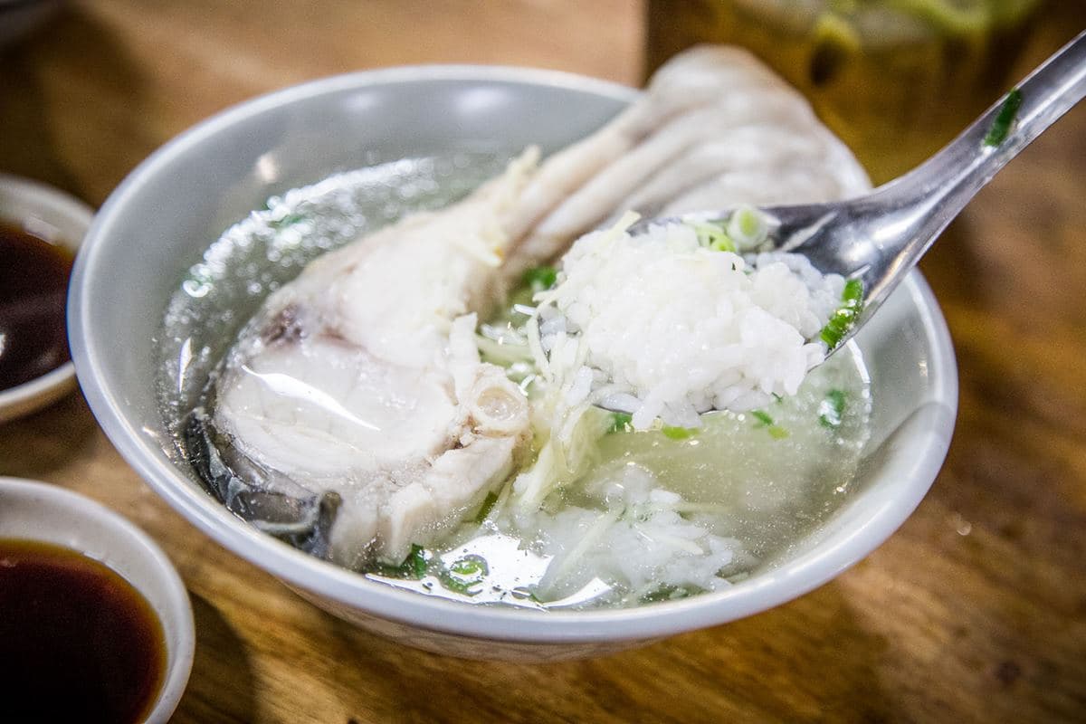嘉義人私藏宵夜!巨無霸「草魚肉湯」只要55元,加5元升級鮮嫩魚肉粥 嘉義人私藏宵夜!巨無霸「草魚肉湯」只要55元,加5元升級鮮嫩魚肉粥