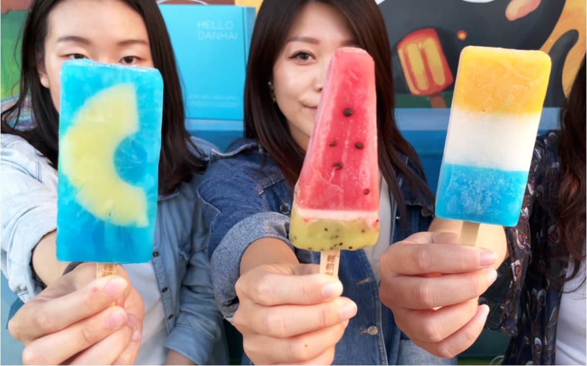 IG搶打卡!淡水輕軌「漁人潮海車站」美拍夏日彩繪牆,還有水果冰棒可吃 IG搶打卡!淡水輕軌「漁人潮海車站」美拍夏日彩繪牆,還有水果冰棒可吃