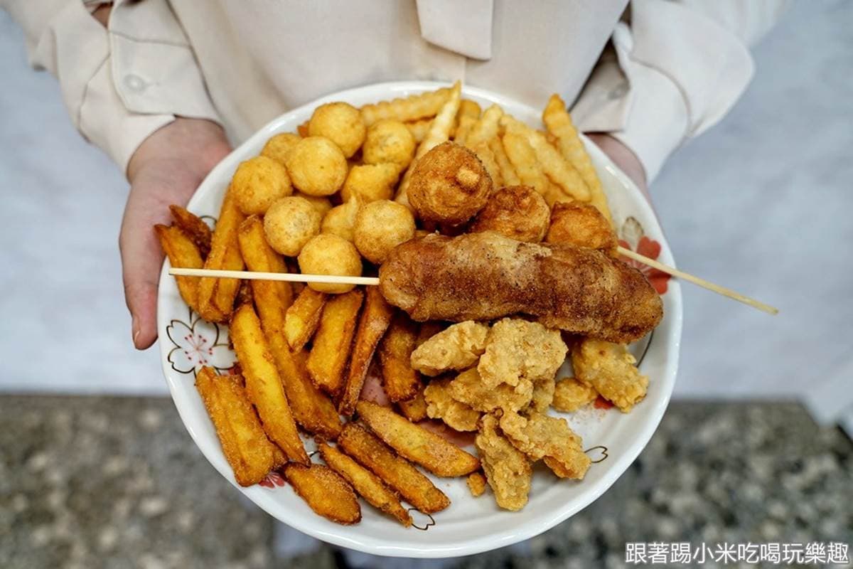 炸物控要收!新竹比臉大「厚切雞排」會爆汁,現炸深海魷魚Size超霸氣 炸物控要收!新竹比臉大「厚切雞排」會爆汁,現炸深海魷魚Size超霸氣