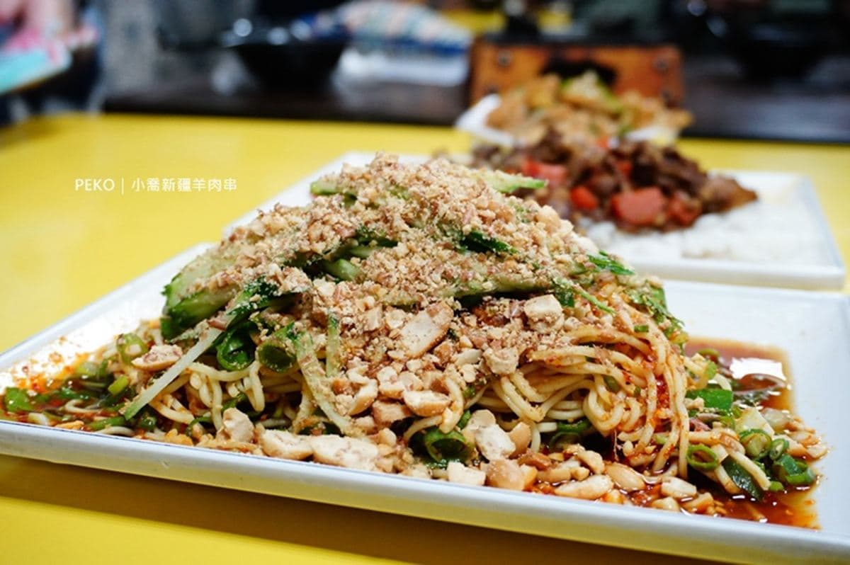 想吃請排隊!板橋道地「新疆料理」必點麻辣大盤雞,搭整條手工皮帶麵超唰嘴 想吃請排隊!板橋道地「新疆料理」必點麻辣大盤雞,搭整條手工皮帶麵超唰嘴