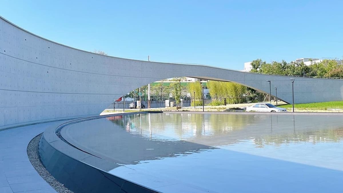 絕美新景點+1!桃園全新萬坪清水模公園,先衝無邊際水池、山丘遊戲區打卡 絕美新景點+1!桃園全新萬坪清水模公園,先衝無邊際水池、山丘遊戲區打卡