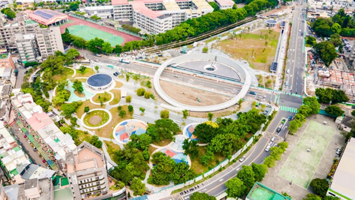 絕美新景點+1!桃園全新萬坪清水模公園,先衝無邊際水池、山丘遊戲區打卡 絕美新景點+1!桃園全新萬坪清水模公園,先衝無邊際水池、山丘遊戲區打卡