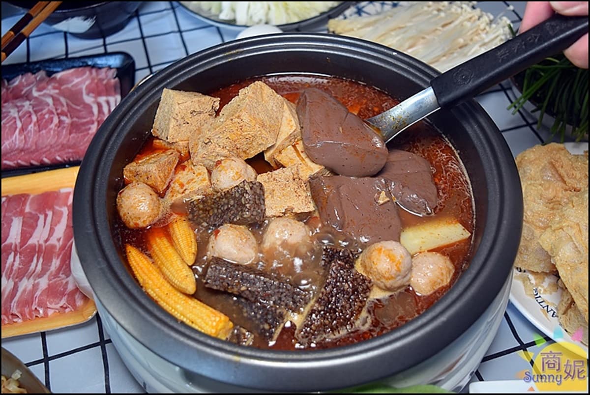 被冰店耽誤的麻辣鍋!純中藥提煉湯底宅配免排隊,100%鴨血口感像果凍 被冰店耽誤的麻辣鍋!純中藥提煉湯底宅配免排隊,100%鴨血口感像果凍