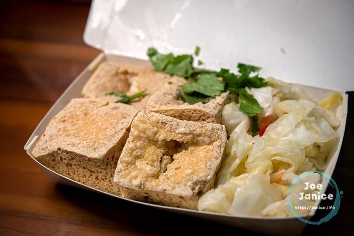 台東排隊小吃!必點客製化臭豆腐+純米蘿蔔糕,搭自製醬料、高山泡菜超唰嘴 台東排隊小吃!必點客製化臭豆腐+純米蘿蔔糕,搭自製醬料、高山泡菜超唰嘴