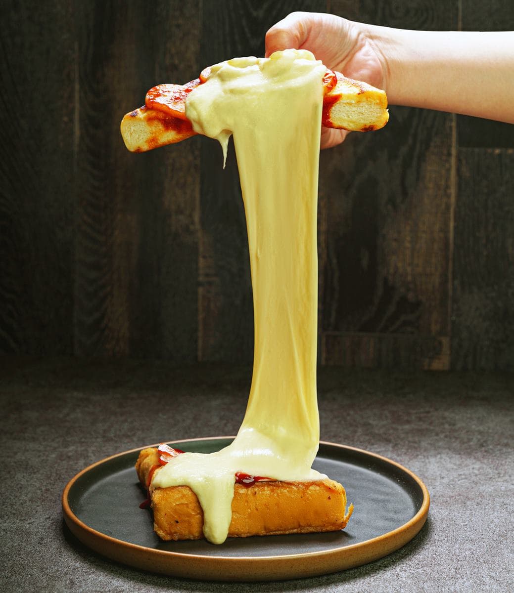 Isaac Toast「辣炒年糕布丁」回歸!起司瀑布+甜辣年糕太罪惡,套餐現省25元 Isaac Toast「辣炒年糕布丁」回歸!起司瀑布+甜辣年糕太罪惡,套餐現省25元