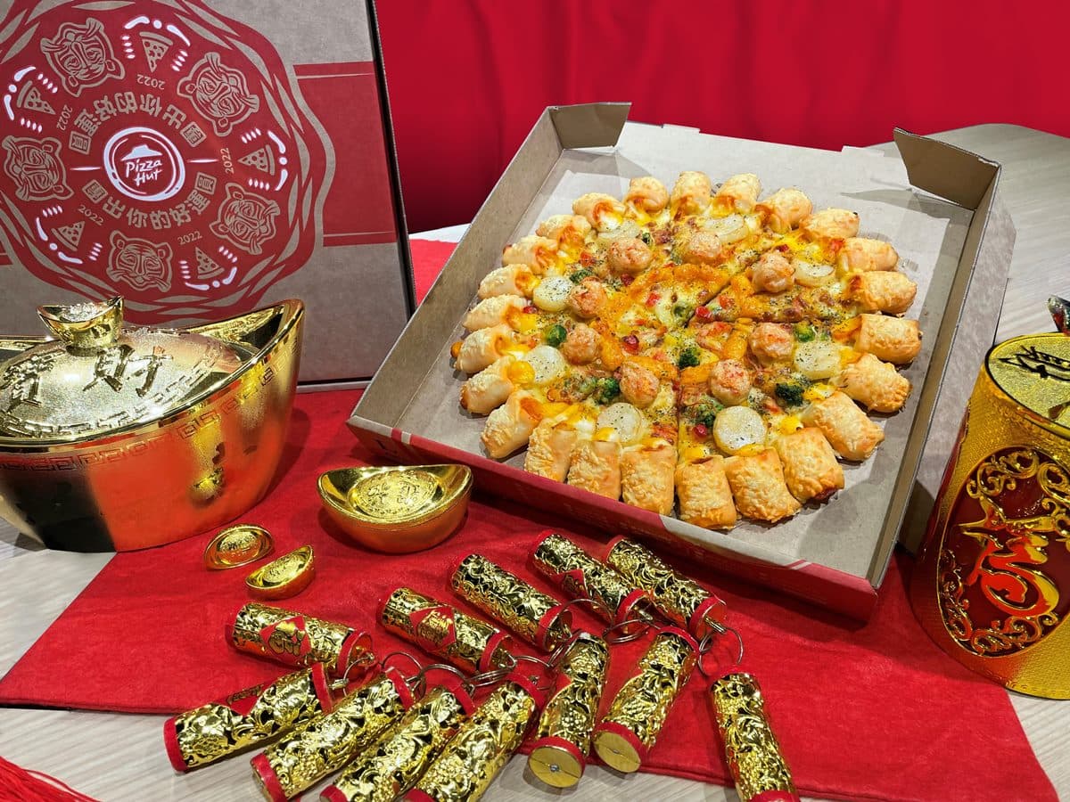 必勝客「摘星佛跳牆比薩」!吃得到鮑魚、排骨酥,還有「三重起司餅皮」可搭 必勝客「摘星佛跳牆比薩」!吃得到鮑魚、排骨酥,還有「三重起司餅皮」可搭