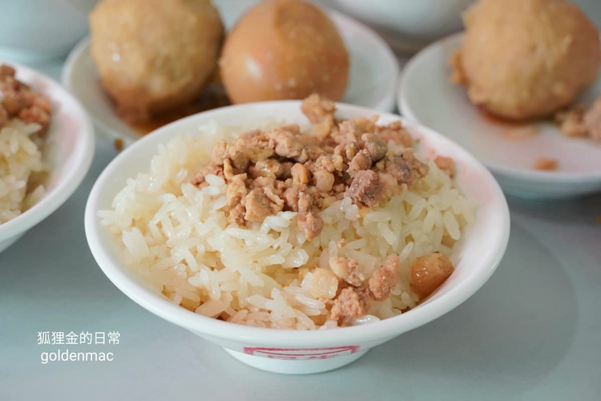 內用柴魚湯免費續!「古早味米糕」台中人從小吃到大,2種內行吃法最對味 內用柴魚湯免費續!「古早味米糕」台中人從小吃到大,2種內行吃法最對味