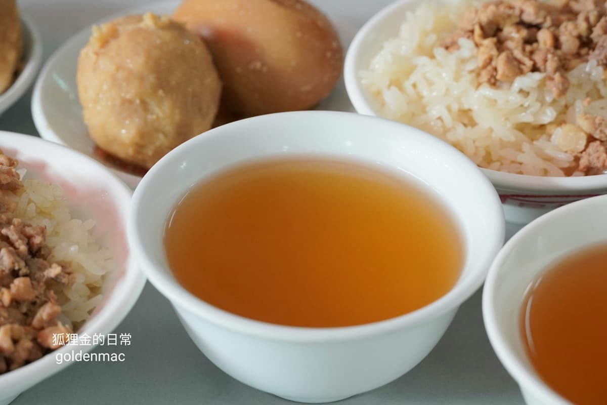 內用柴魚湯免費續!「古早味米糕」台中人從小吃到大,2種內行吃法最對味 內用柴魚湯免費續!「古早味米糕」台中人從小吃到大,2種內行吃法最對味