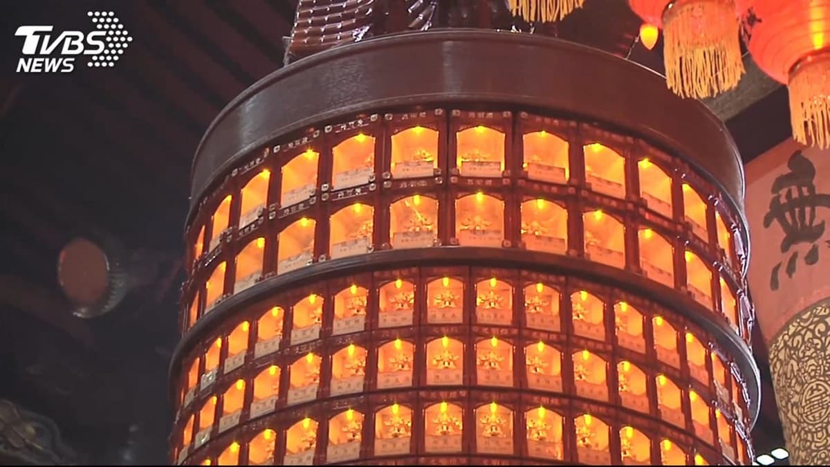 ATM不只領錢!網友驚見「神功能」,超狂「宮廟服務」點燈、安太歲免排隊 ATM不只領錢!網友驚見「神功能」,超狂「宮廟服務」點燈、安太歲免排隊