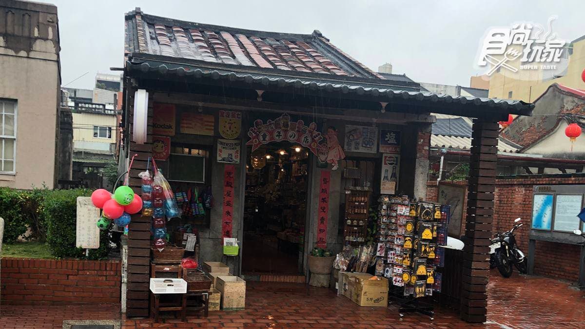 好吃又好玩!鹿港「老字號柑仔店」必玩泡泡膠、尪仔標,還有古早味零食可買