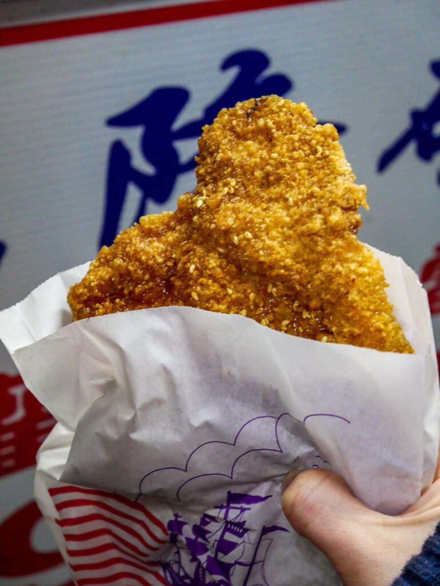 想吃先預約!台北「隱藏版炭烤雞排」沒人帶路找不到,微甜酥皮趁熱吃才對味 想吃先預約!台北「隱藏版炭烤雞排」沒人帶路找不到,微甜酥皮趁熱吃才對味
