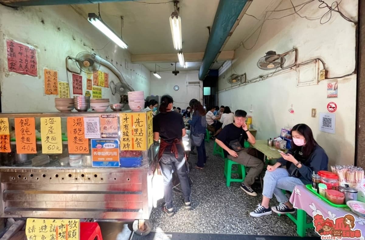 想吃先拿號碼牌!台南乾、濕3吃海產麵藏在市場裡,滿滿豬肝加花枝只要60元 想吃先拿號碼牌!台南乾、濕3吃海產麵藏在市場裡,滿滿豬肝加花枝只要60元