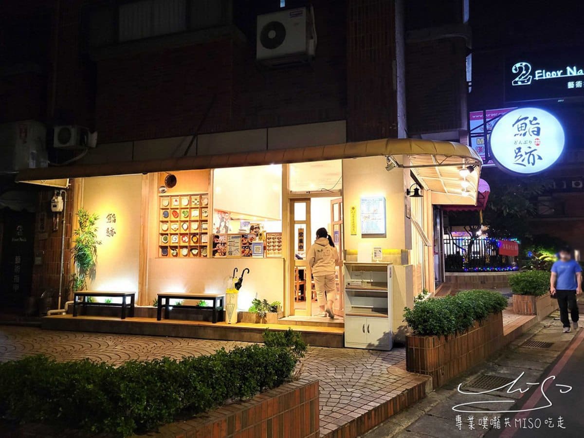 浮誇花朵生魚丼!13片「厚切刺身」塞滿整碗只要250元,超夯日料板橋人搶吃 浮誇花朵生魚丼!13片「厚切刺身」塞滿整碗只要250元,超夯日料板橋人搶吃