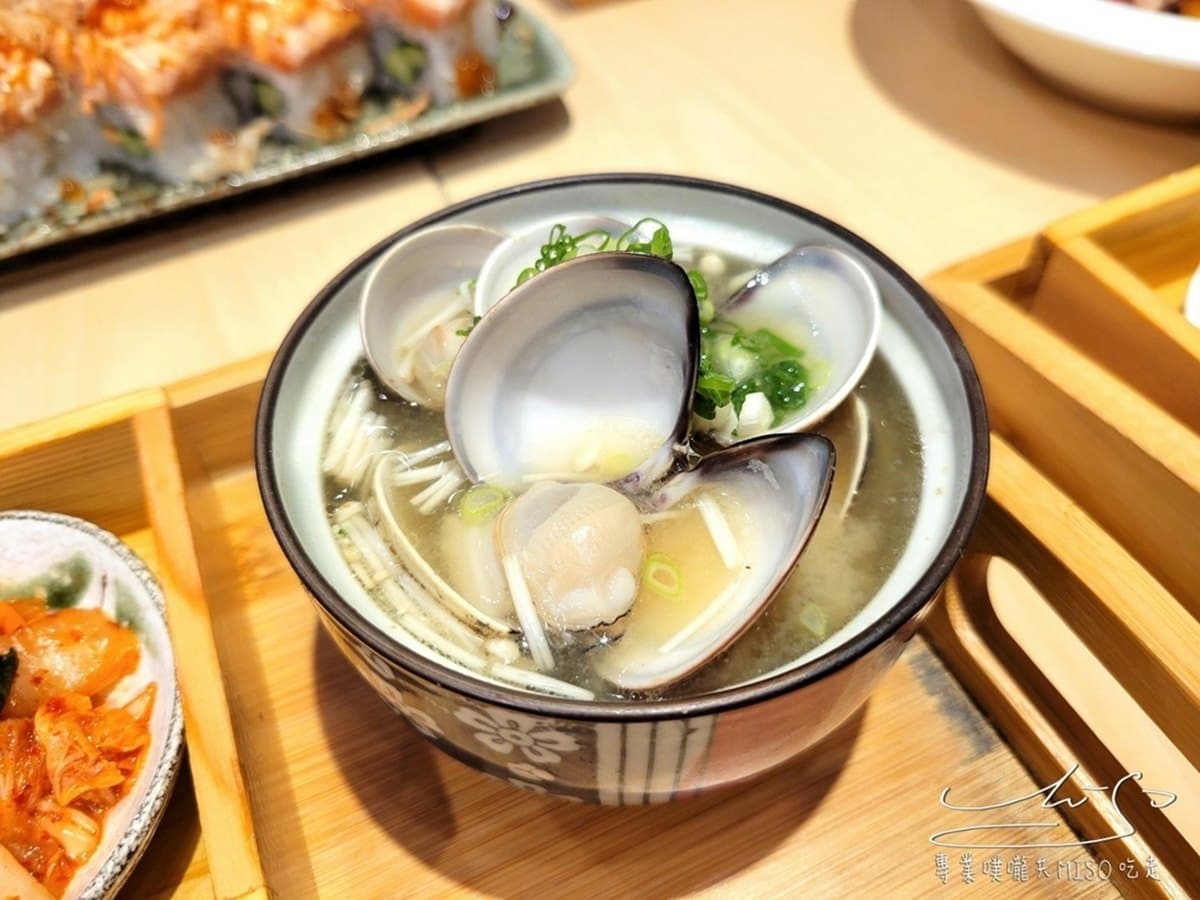 浮誇花朵生魚丼!13片「厚切刺身」塞滿整碗只要250元,超夯日料板橋人搶吃 浮誇花朵生魚丼!13片「厚切刺身」塞滿整碗只要250元,超夯日料板橋人搶吃