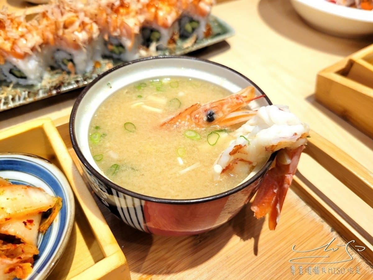 浮誇花朵生魚丼!13片「厚切刺身」塞滿整碗只要250元,超夯日料板橋人搶吃 浮誇花朵生魚丼!13片「厚切刺身」塞滿整碗只要250元,超夯日料板橋人搶吃