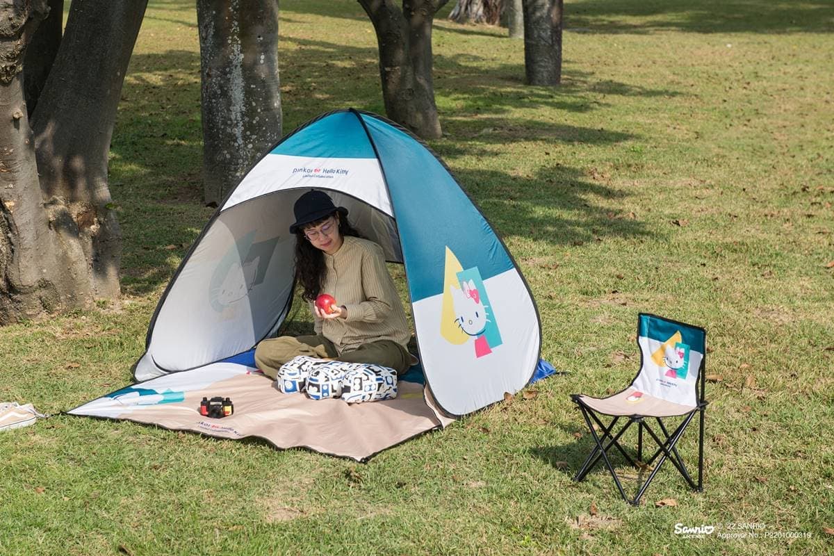 春天野餐露營神器!KittyxPinkoi第2波聯名登場,先搶超Q摺疊帳篷、野餐墊 春天野餐露營神器!KittyxPinkoi第2波聯名登場,先搶超Q摺疊帳篷、野餐墊