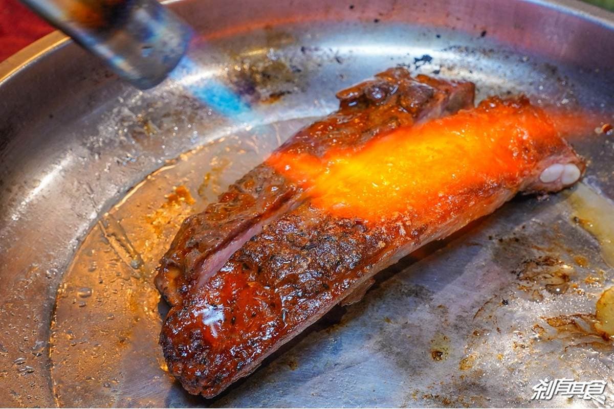 日限量5碗!「金箔+魚子醬+鵝肝」挑戰全台最奢華拉麵,肉控必點巨無霸肋排 日限量5碗!「金箔+魚子醬+鵝肝」挑戰全台最奢華拉麵,肉控必點巨無霸肋排