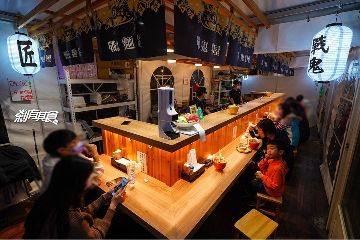 日限量5碗!「金箔+魚子醬+鵝肝」挑戰全台最奢華拉麵,肉控必點巨無霸肋排 日限量5碗!「金箔+魚子醬+鵝肝」挑戰全台最奢華拉麵,肉控必點巨無霸肋排