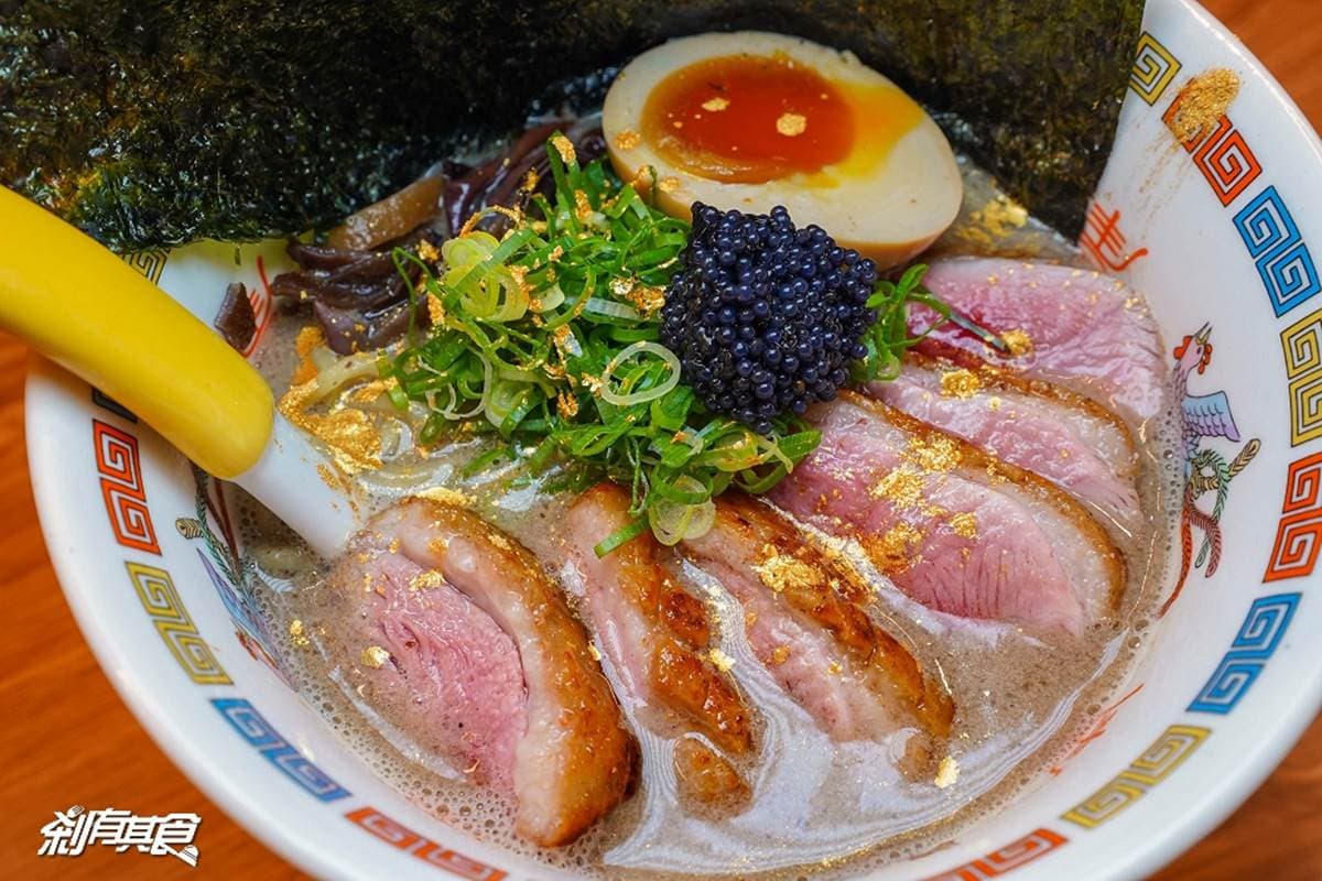 日限量5碗!「金箔+魚子醬+鵝肝」挑戰全台最奢華拉麵,肉控必點巨無霸肋排 日限量5碗!「金箔+魚子醬+鵝肝」挑戰全台最奢華拉麵,肉控必點巨無霸肋排