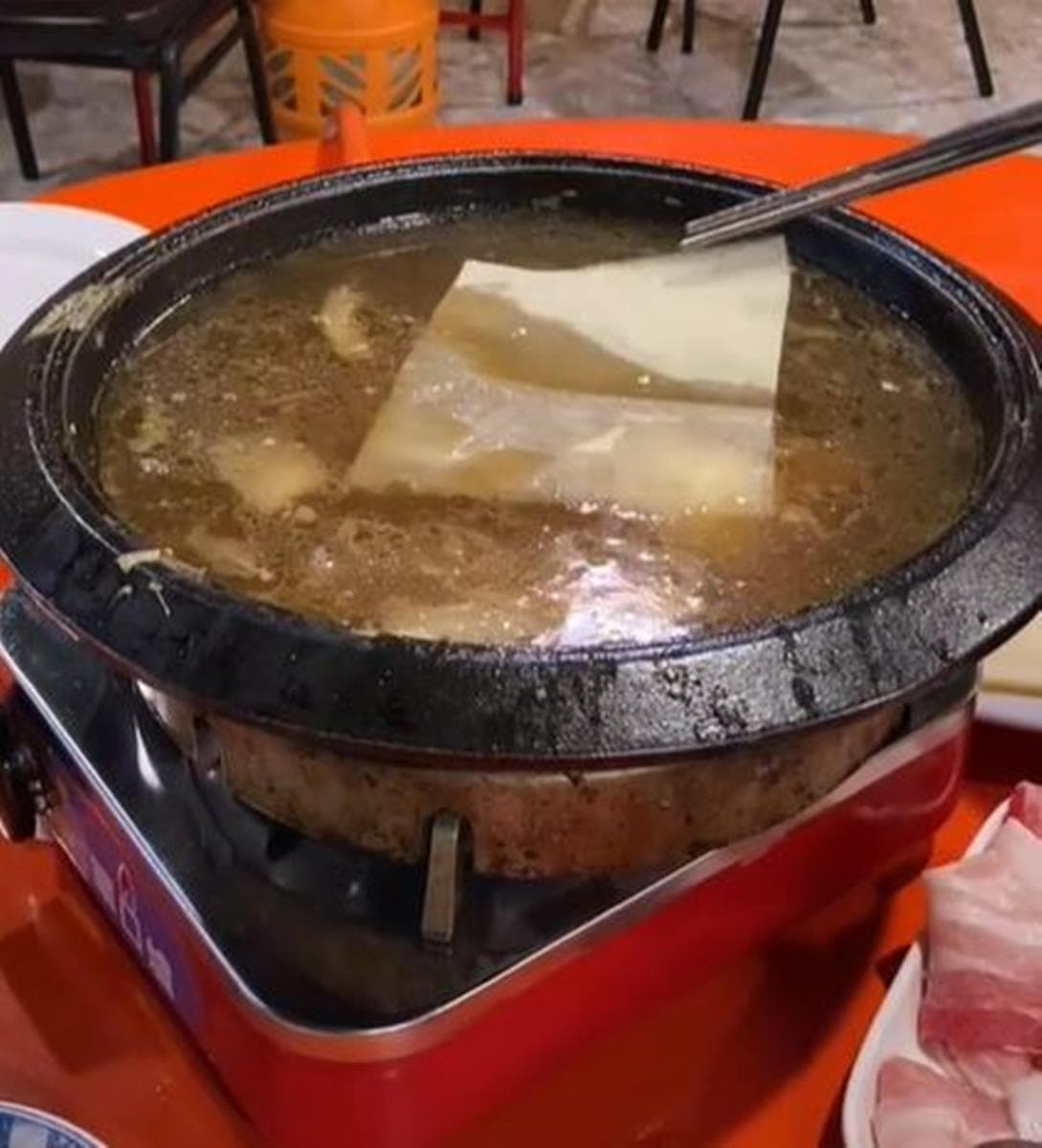 煮火鍋丟衛生紙?!內行曝竟是「神祕食材」,網讚爆:長知識 煮火鍋丟衛生紙?!內行曝竟是「神祕食材」,網讚爆:長知識