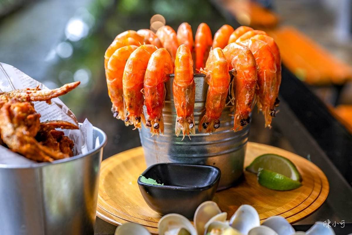 邊吃邊泡溫泉魚SPA!山林祕境爽嗑「爆量蛤蜊麵」,浮誇蝦桶排排站超吸睛 邊吃邊泡溫泉魚SPA!山林祕境爽嗑「爆量蛤蜊麵」,浮誇蝦桶排排站超吸睛