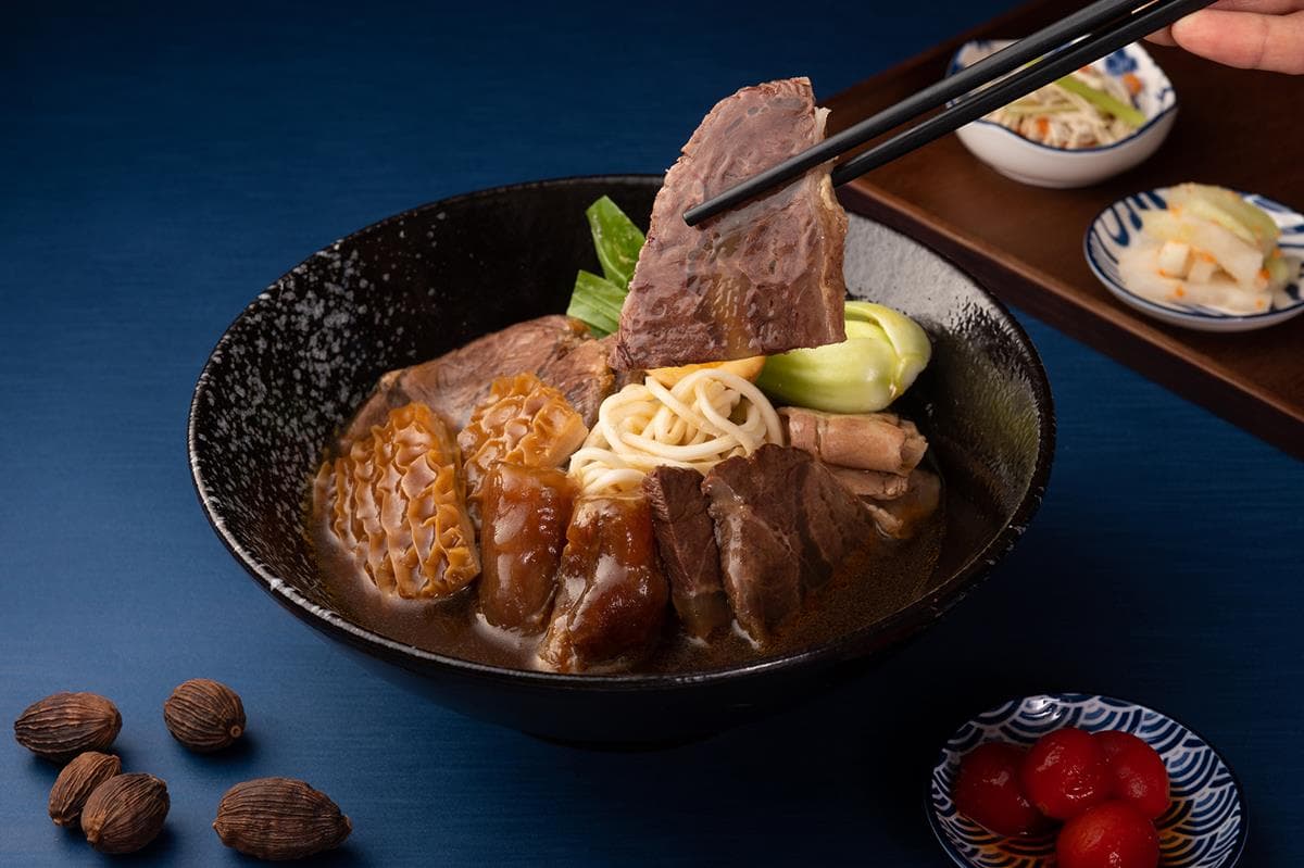 總裁牛肉麵回來了!百貨新開店獨家「五寶麵」,一次吃到5種不同牛肉部位 總裁牛肉麵回來了!百貨新開店獨家「五寶麵」,一次吃到5種不同牛肉部位