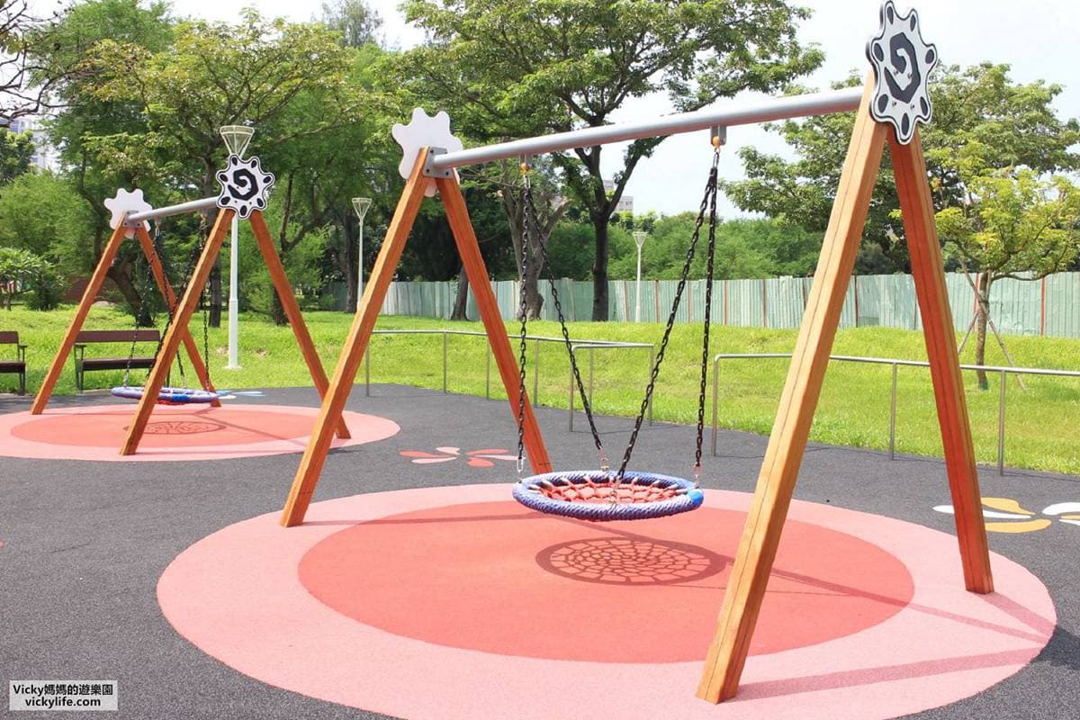 玩膩一般公園?搭捷運玩高雄4座「主題遊戲場」,蛋型滑梯、彩色山丘超有哏 玩膩一般公園?搭捷運玩高雄4座「主題遊戲場」,蛋型滑梯、彩色山丘超有哏